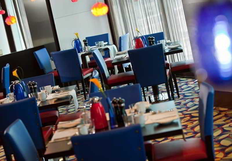Courtyard By Marriott Doha City Center Exterior photo